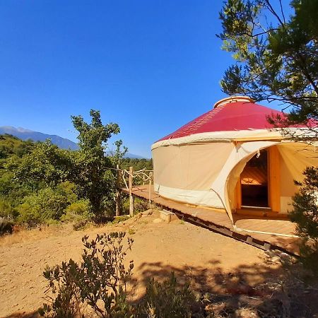 Yourte Contemporaine Avec Magnifique Vue Sur Les Montagnes Rigarda Exterior photo